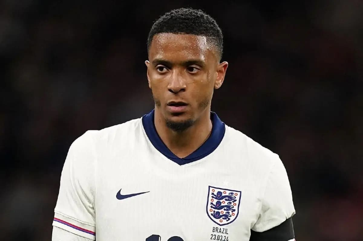 لاعب أرسنال يخرج من معسكر إنجلترا بسبب فيروس فيفا