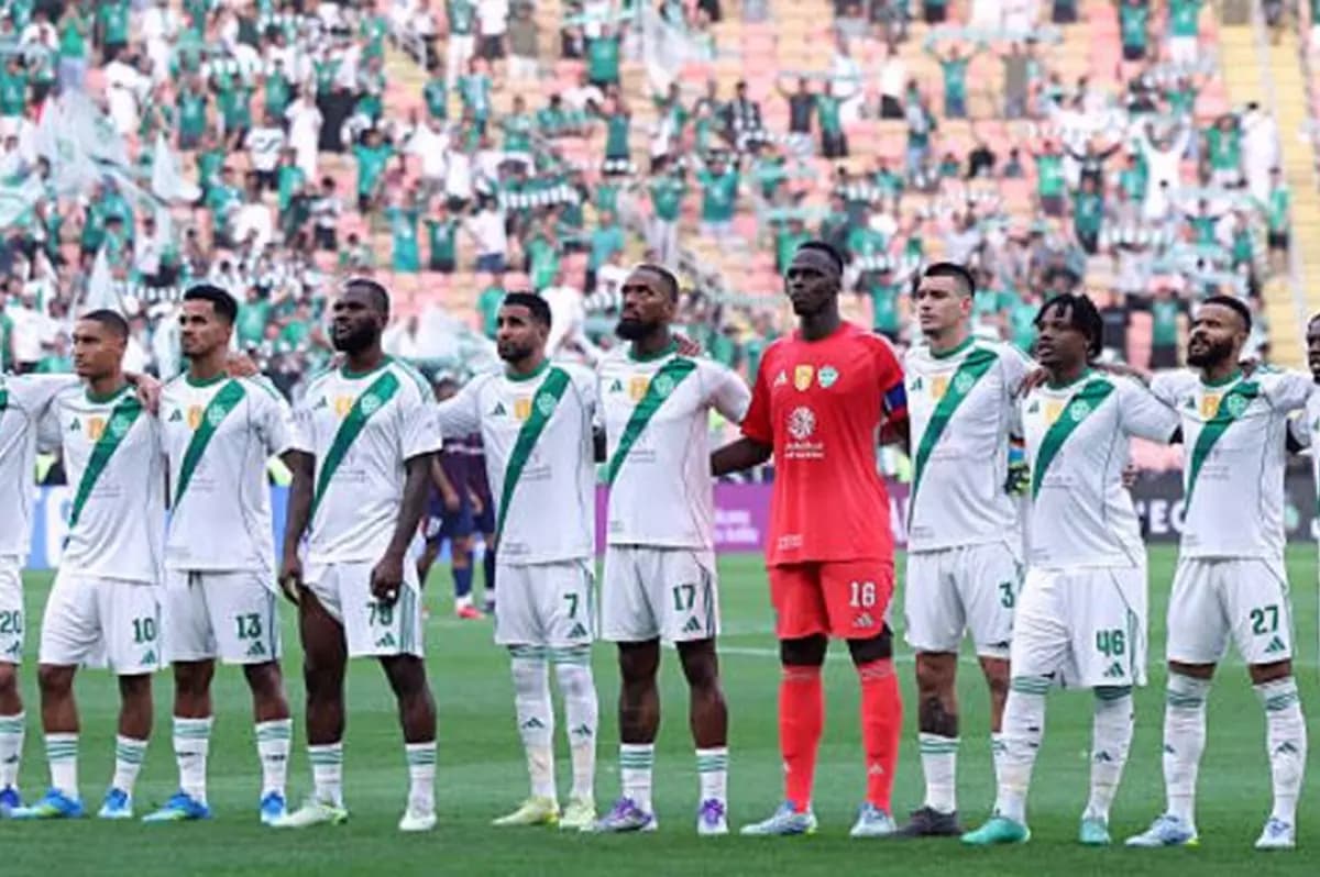 الأهلي السعودي يغيب محترفه ضد الخلود