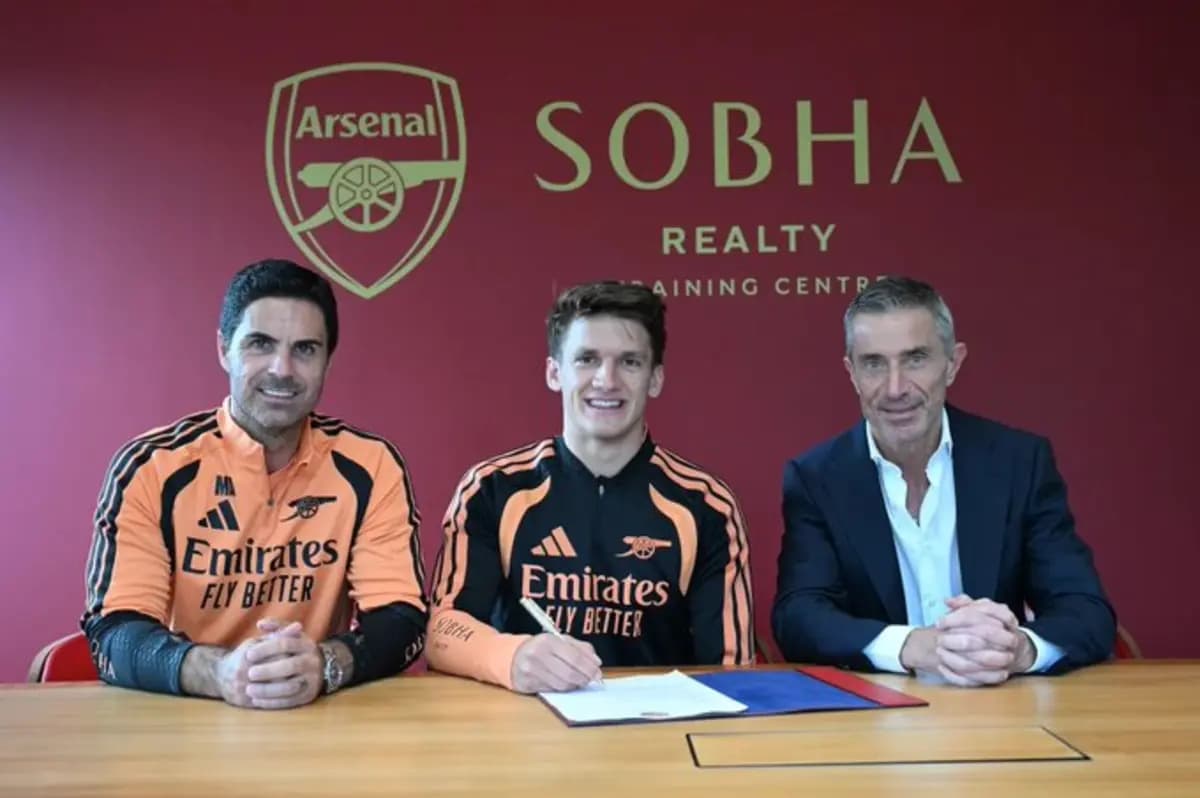 Arsenal confirms Christos Tzolis signing