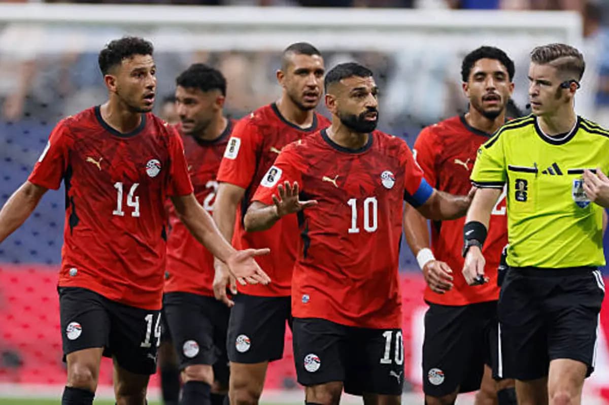 اتحاد الكرة يتقدم بشكوى ضد حكم مباراة مصر والأرجنتين ويطالب بفتح تحقيق