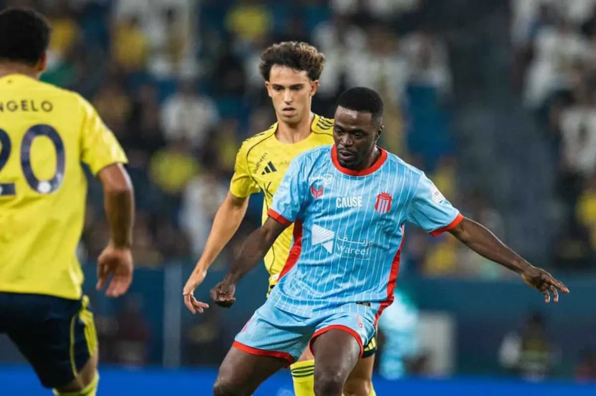 الدوري السعودي نادي الرياض يتعادل مع النصر