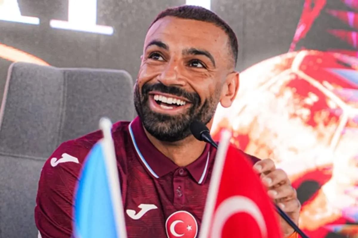 Historiç reception for Salah at Trabzon stadium