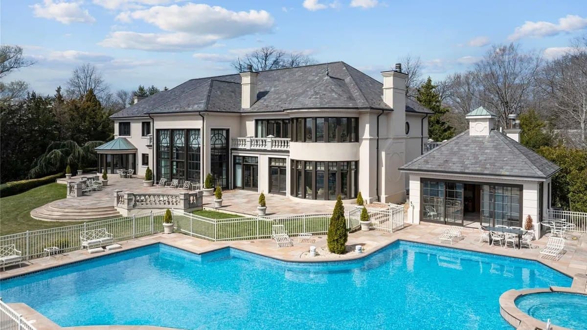Long Island House Built by Snapple to Auction