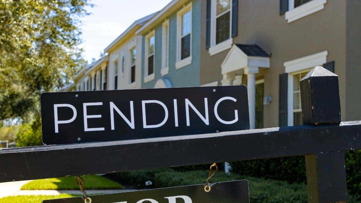 Pending Home Sales Drop 7.3 Percent