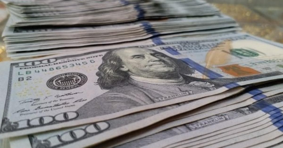 Dollar Moves as Oil Prices Fall
