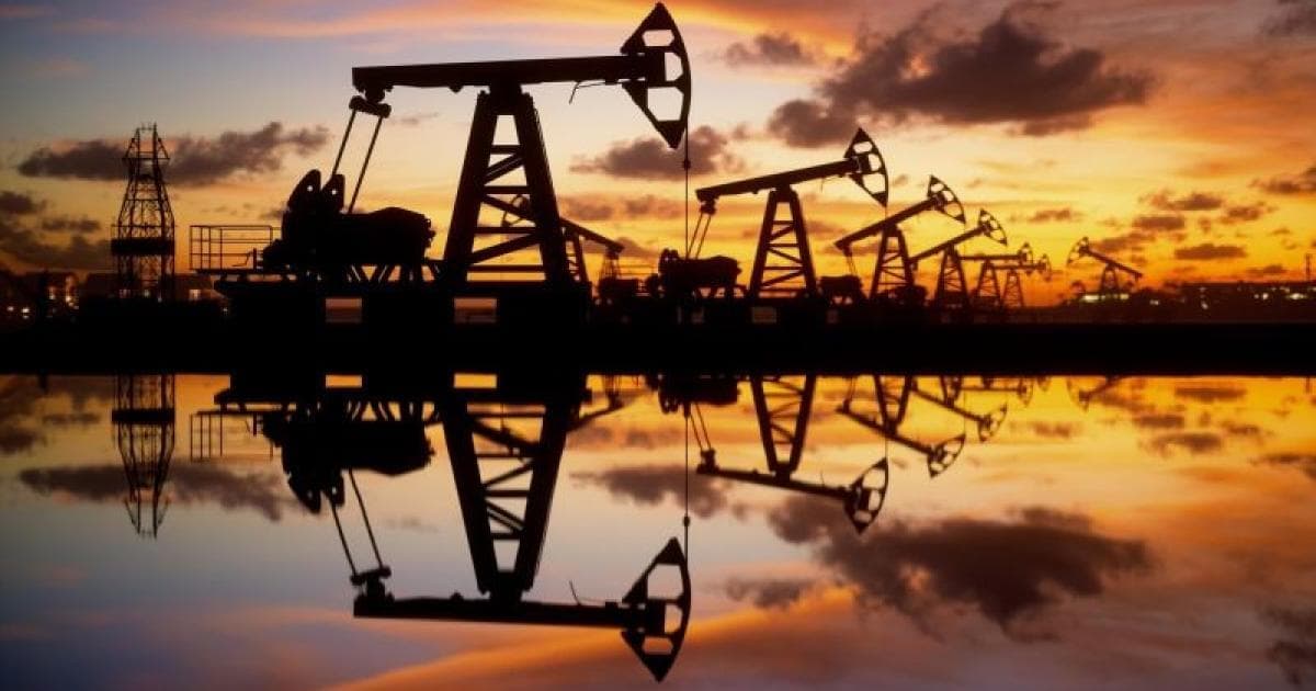 أسعار النفط العالمية ترتفع مجددًا