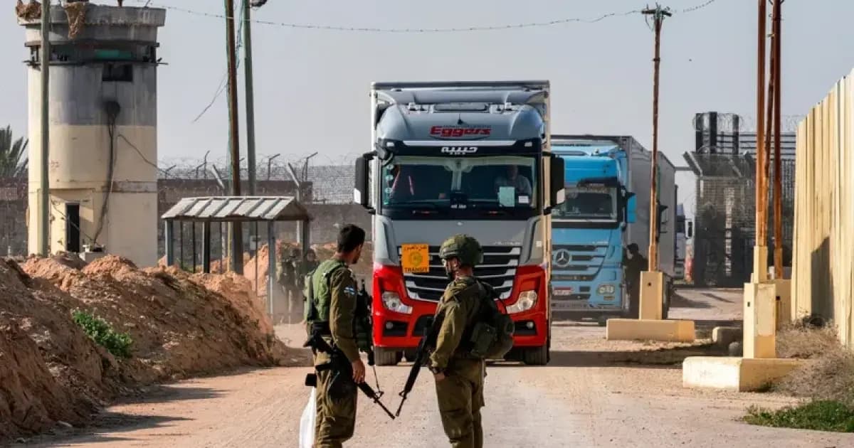 Occupation detains 3 aid truck drivers at Karam Abu Salem
