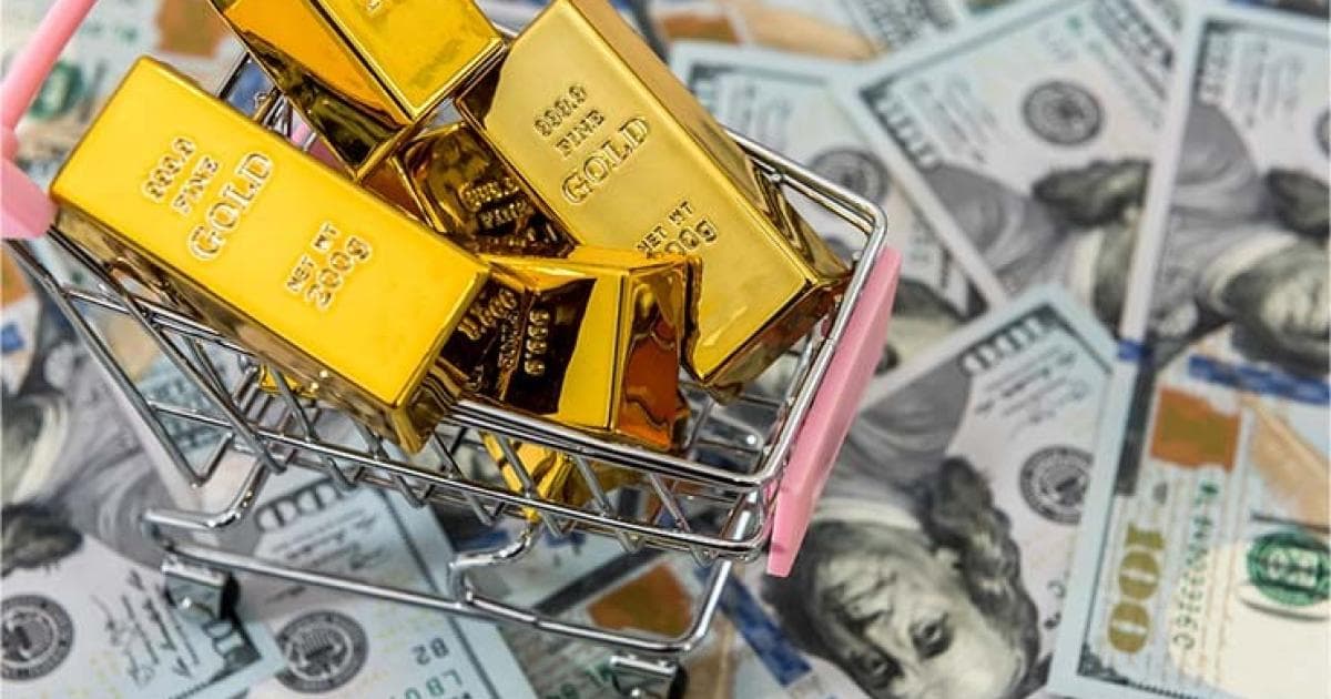 ارتفاع الدولار واستقرار الذهب وتراجع النفط