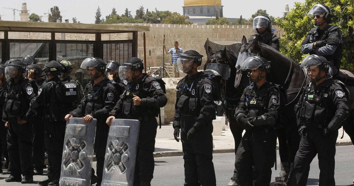 Occupation troops block funeral prayer at Al-Aqsa