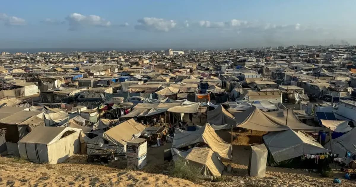 نازحو غزة يهربون من الرصاص