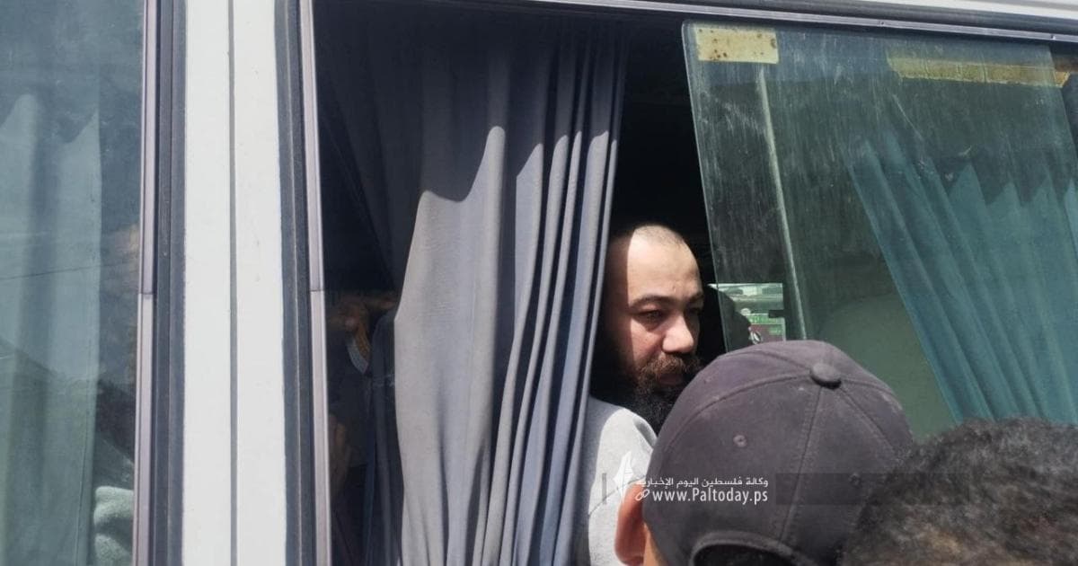 غزة: الإفراج عن ستة أسرى ونقلهم للمستشفى