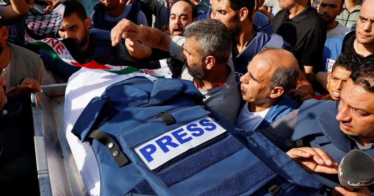 الإعلام الحكومي يحمّل الاحتلال مسؤولية استهداف الصحفيين الفلسطينيين