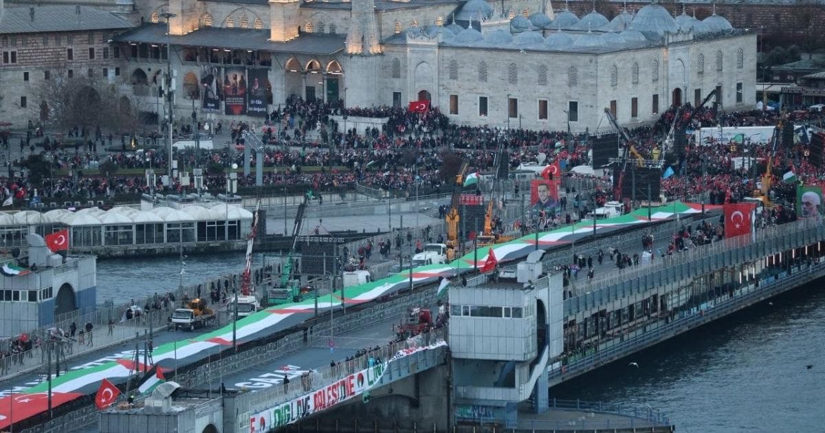 Commercial ship sinks near Istanbul