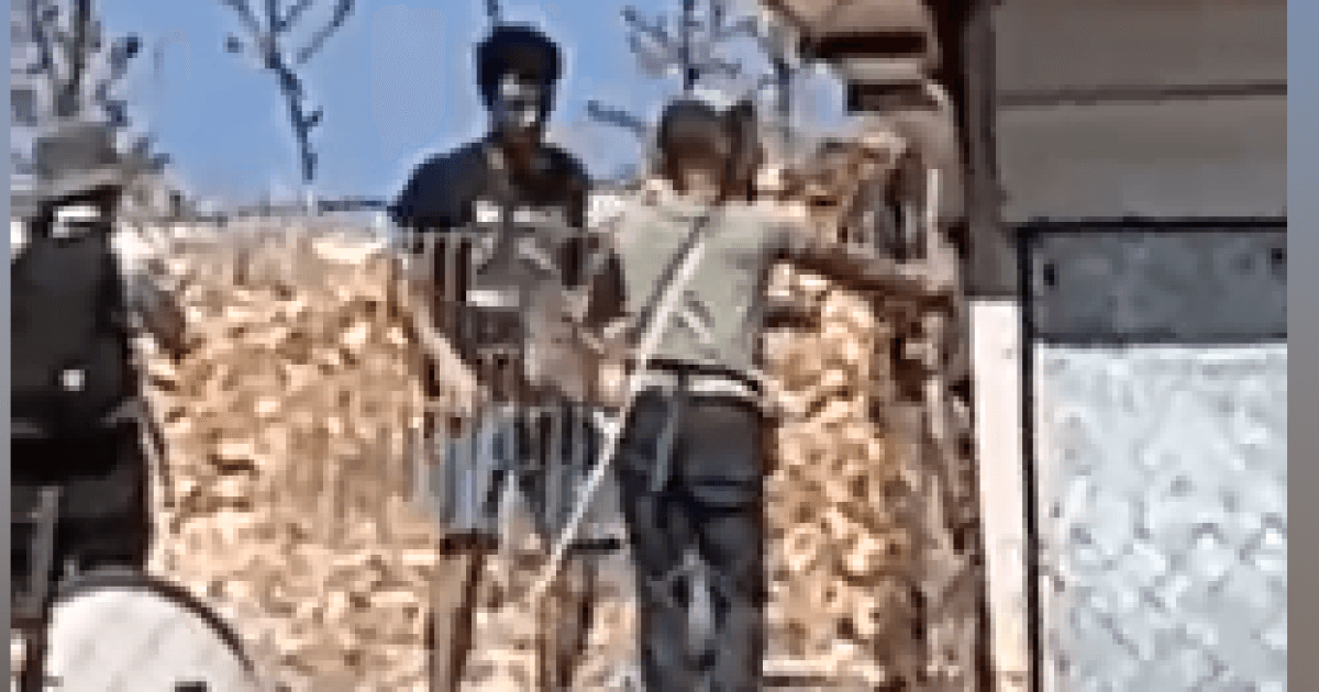 مستوطنون يهاجمون تجمع عائلة الكعابنة