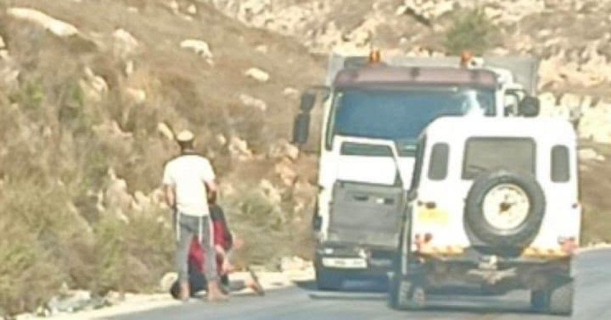 مستوطن يختطف شقيقين بنابلس