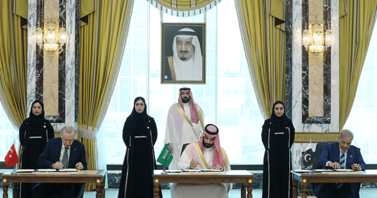 إسرائيلي: مكة موجهة ضدنا علينا بناء تحالفات
