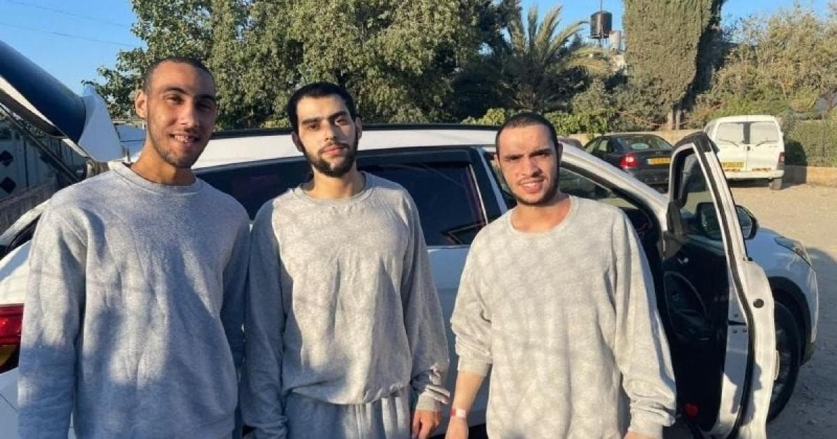 Occupation frees three prisoners from Deir Abu Mashal