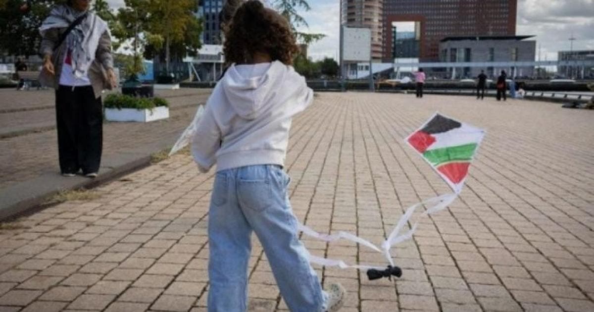 Dutch cities launch paper balloons for Gaza