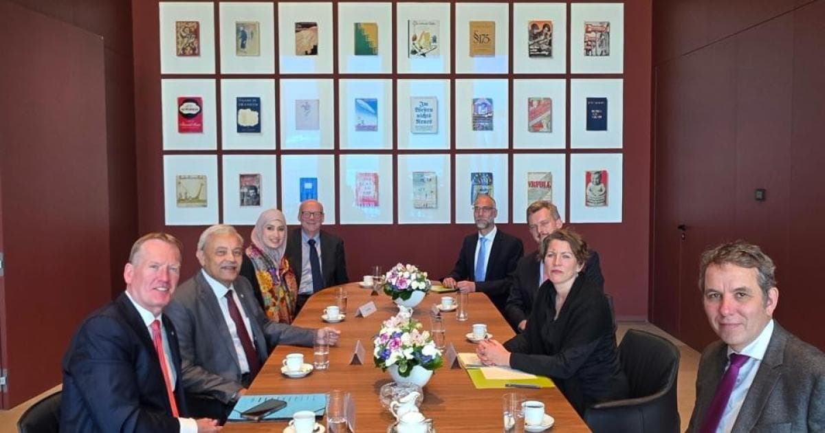 رئيس الهلال الأحمر يناقش حماية الفلسطينيين في ألمانيا