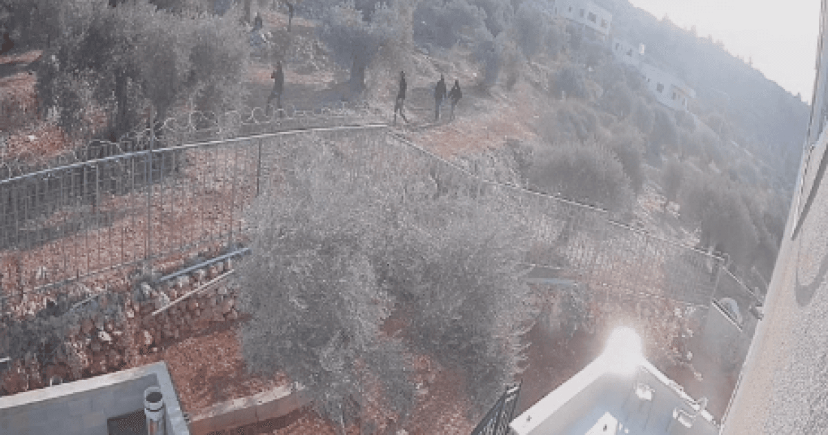 فيديو يوثق هجوم المستوطنين على منزل بيتا
