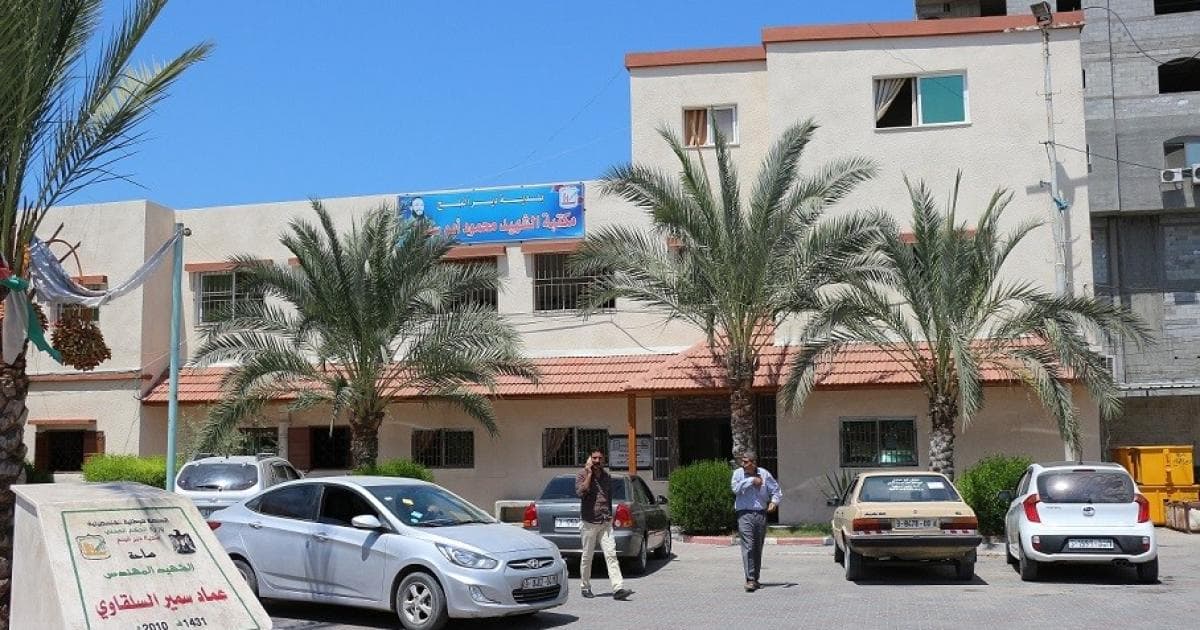 بلدية دير البلح تباشر إزالة التعديات من شارع الشهداء