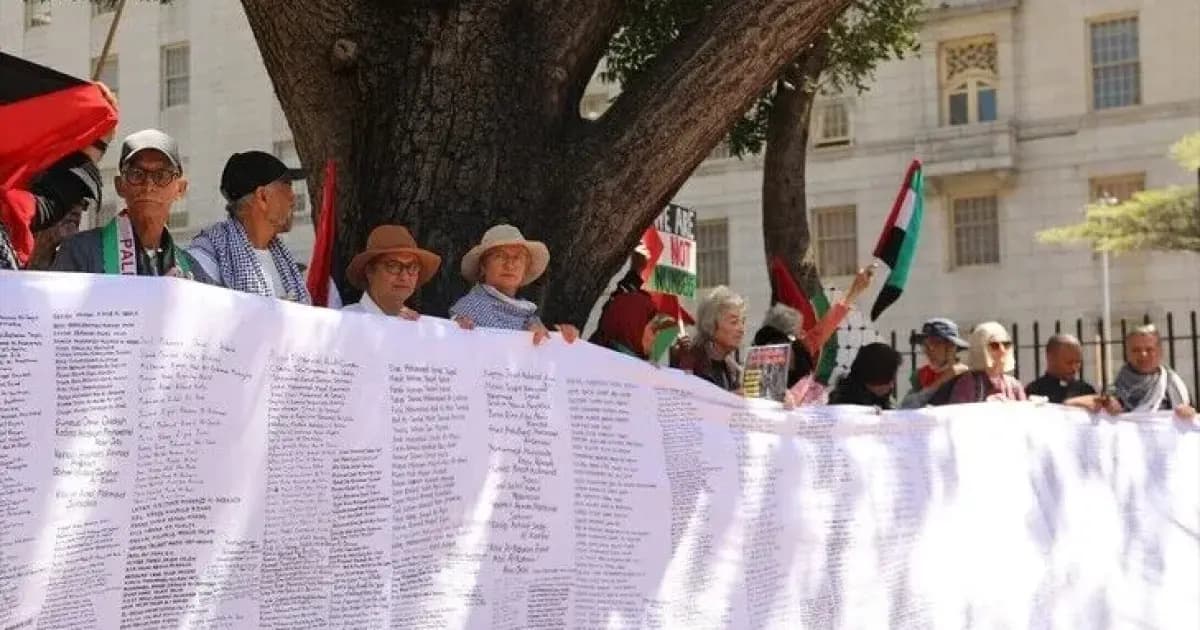 كفن في جنوب إفريقيا يحمل أسماء أطفال غزة