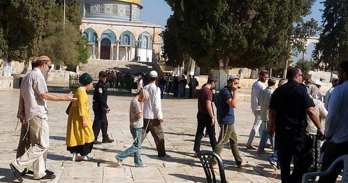 مستوطنون يقتحمون باحات المسجد الأقصى بحماية الاحتلال