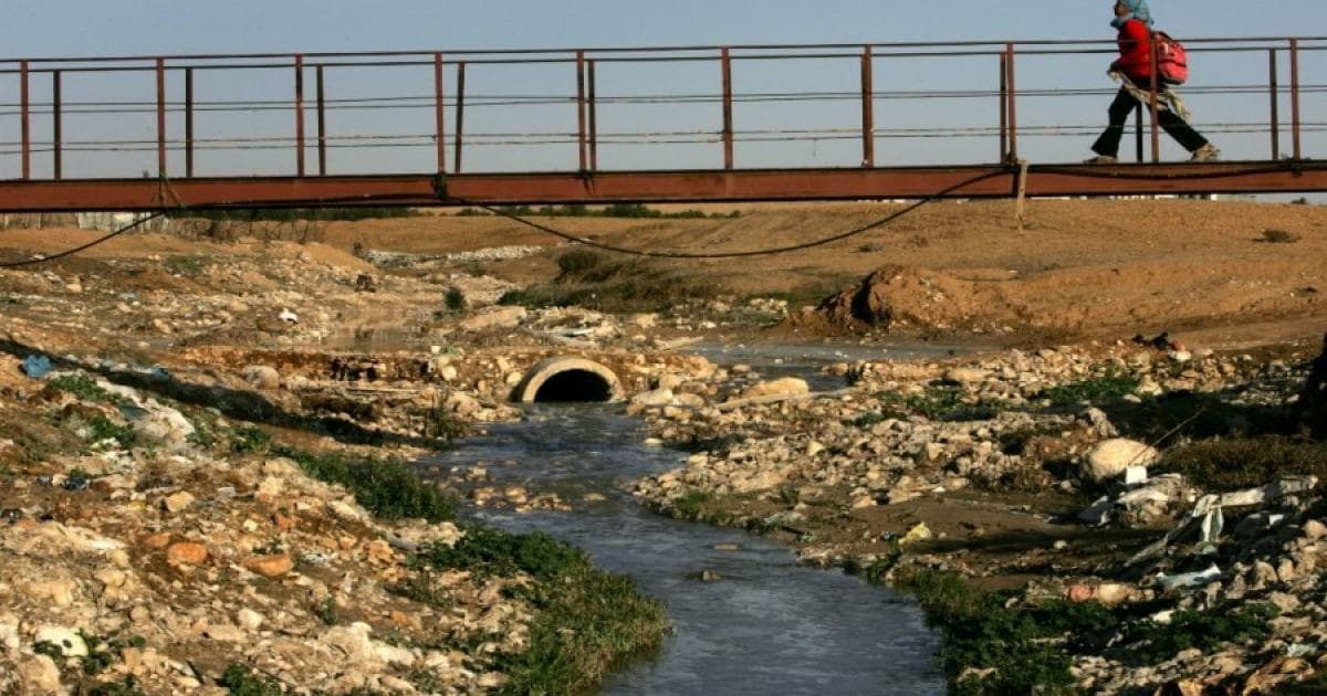 غزة تحذر من أزمة بيئية وصحية
