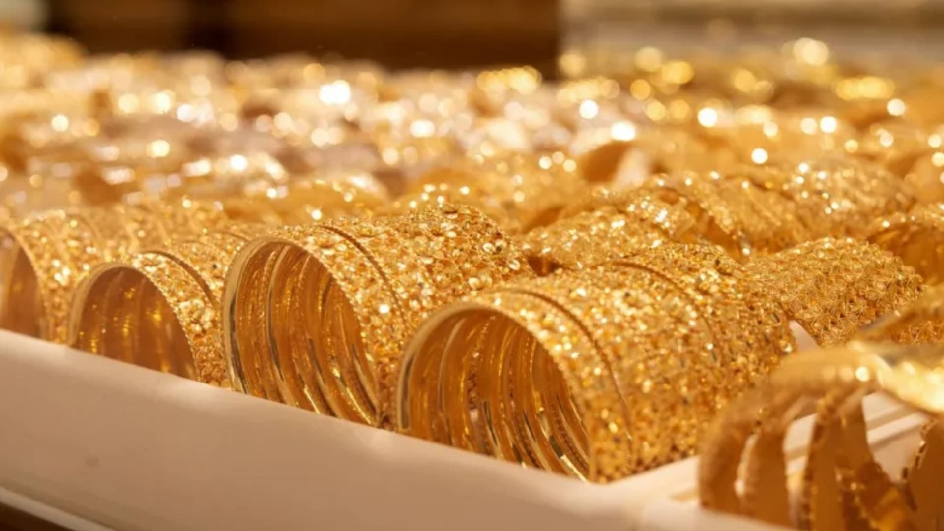 Local 21-karat gold at 82.5 dinars