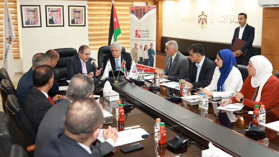 الاستثمار والتدريب يعمقان التعاون