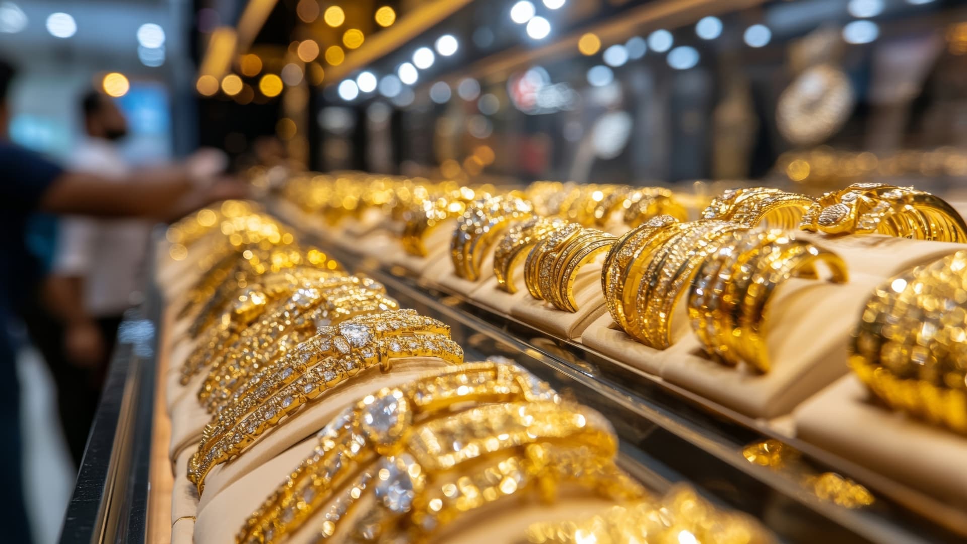 سعر الذهب عيار 21 يبلغ 83.5 دينار