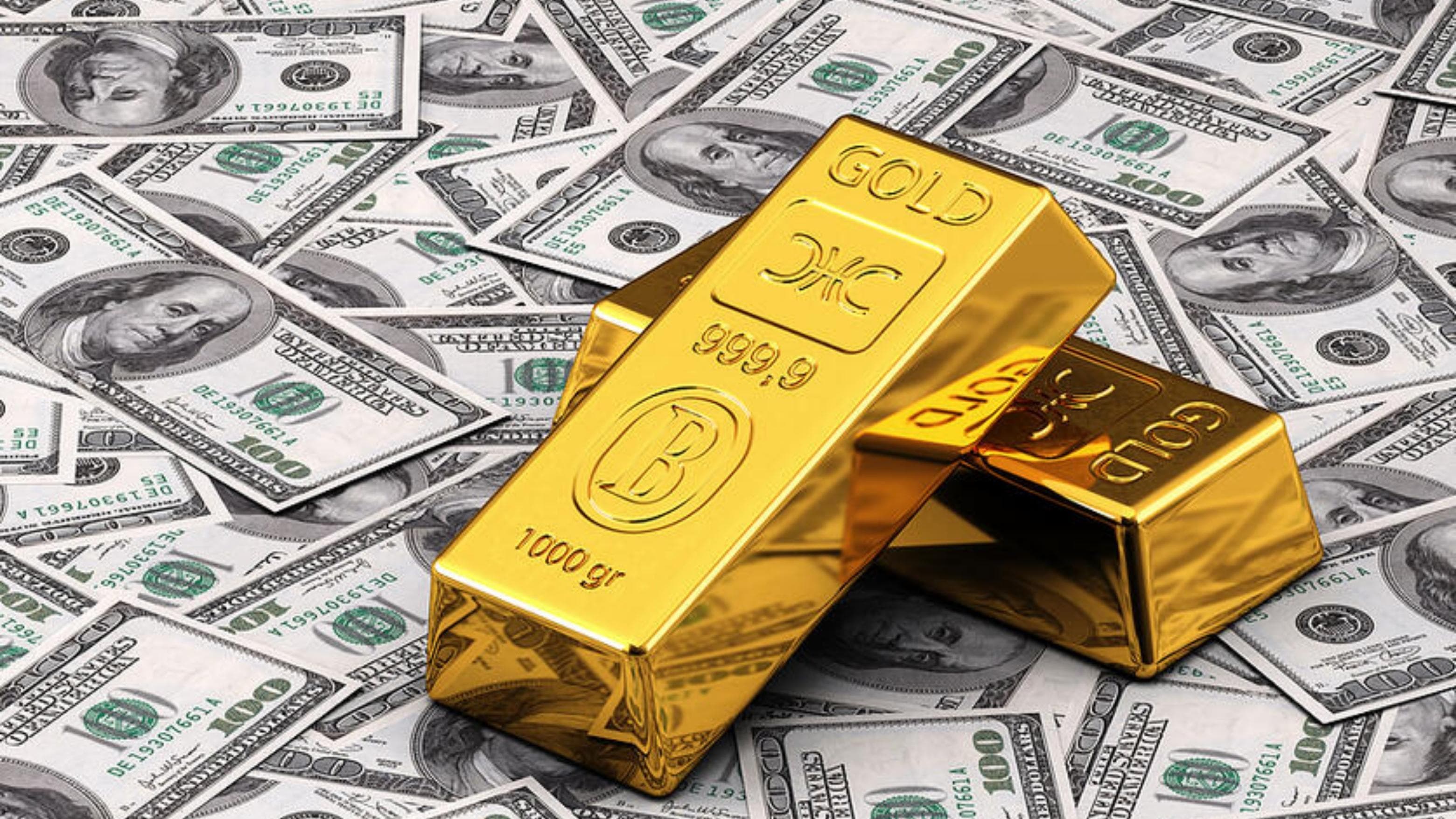 Global gold prices decline amidst stable dollar