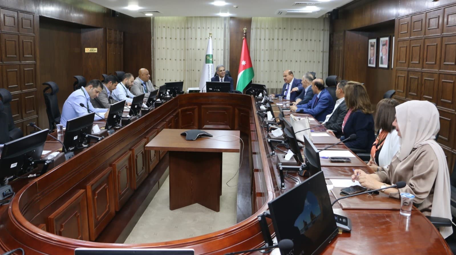 Al-Daman and Noble Men Forum Address Expat Concerns