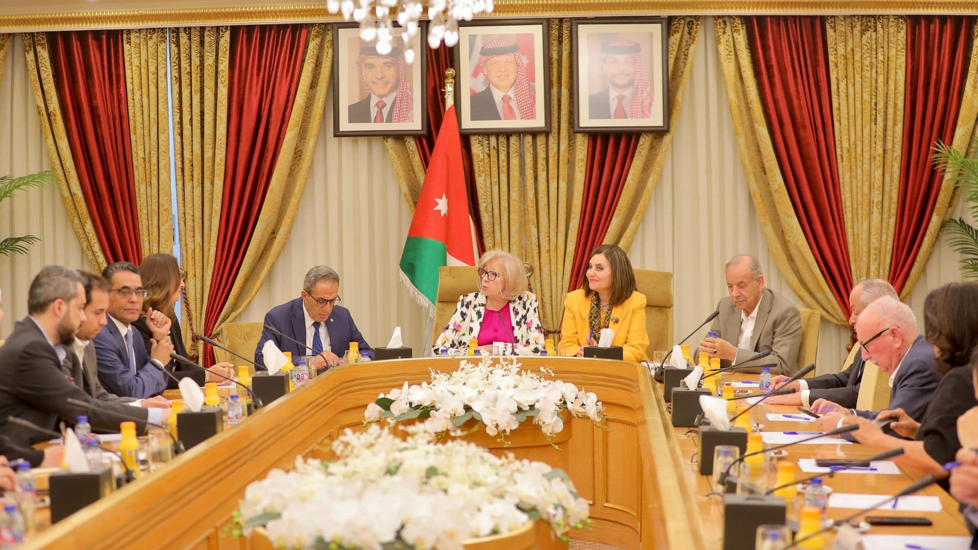لجنة برلمانية تتابع عمل معهد السياسة والمجتمع
