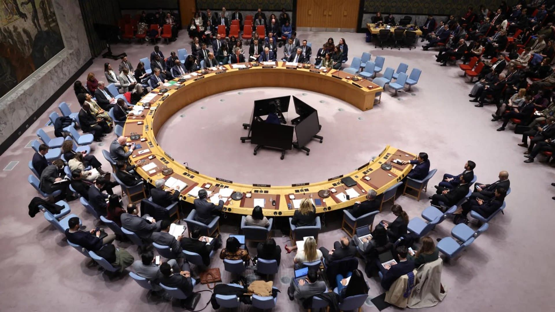 Security Council reviews Lebanon situation
