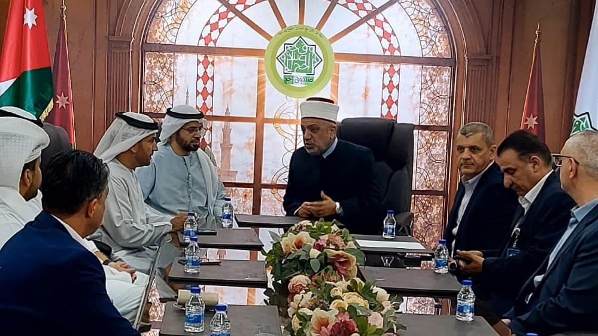 وفد إماراتي يزور صندوق الحج