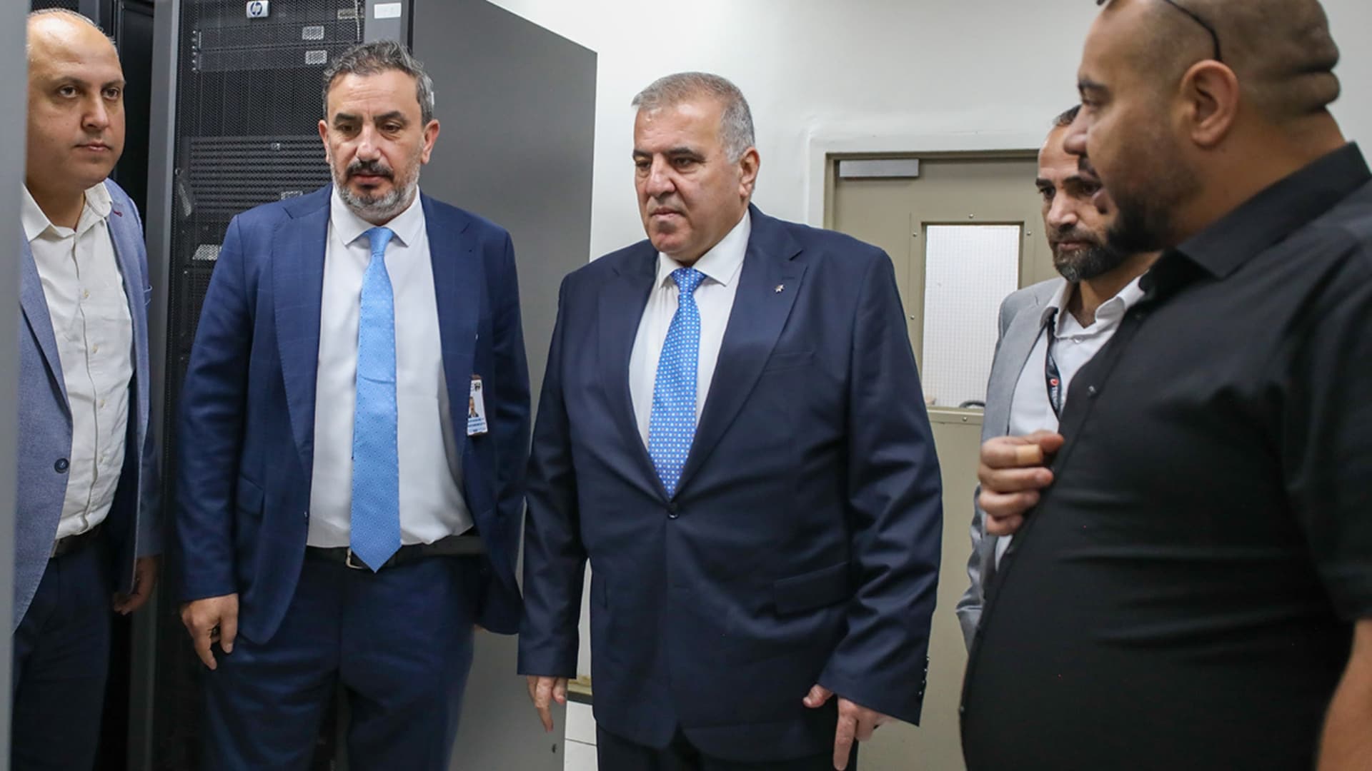رئيس لجنة أمانة عمان يزور تكنولوجيا المعلومات