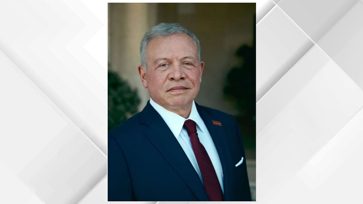 King discusses alliance with Macron