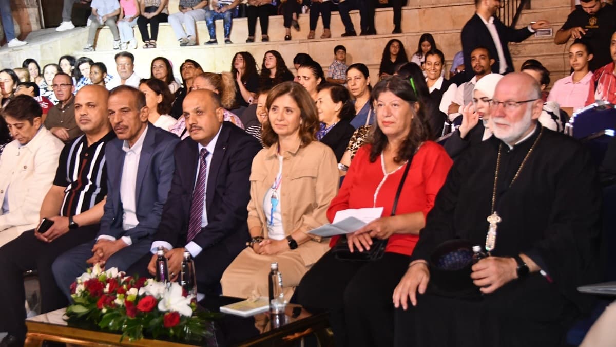 الأميرة دانا فراس تدشن مهرجان العنب في الفحيص