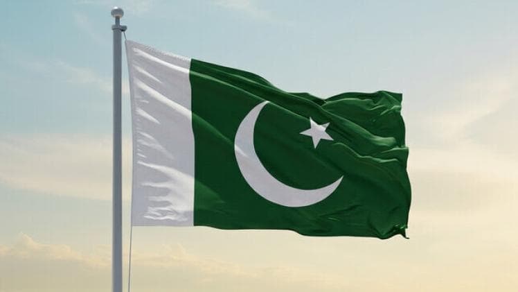 Pakistan bus crash kills 8, injures 32