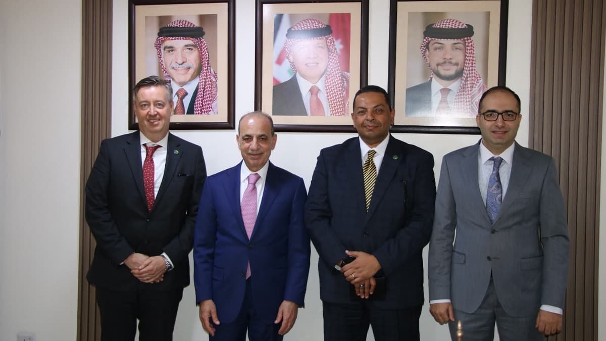 المصري يبرز دور المناخ الأخضر في دعم تمويل الأردن