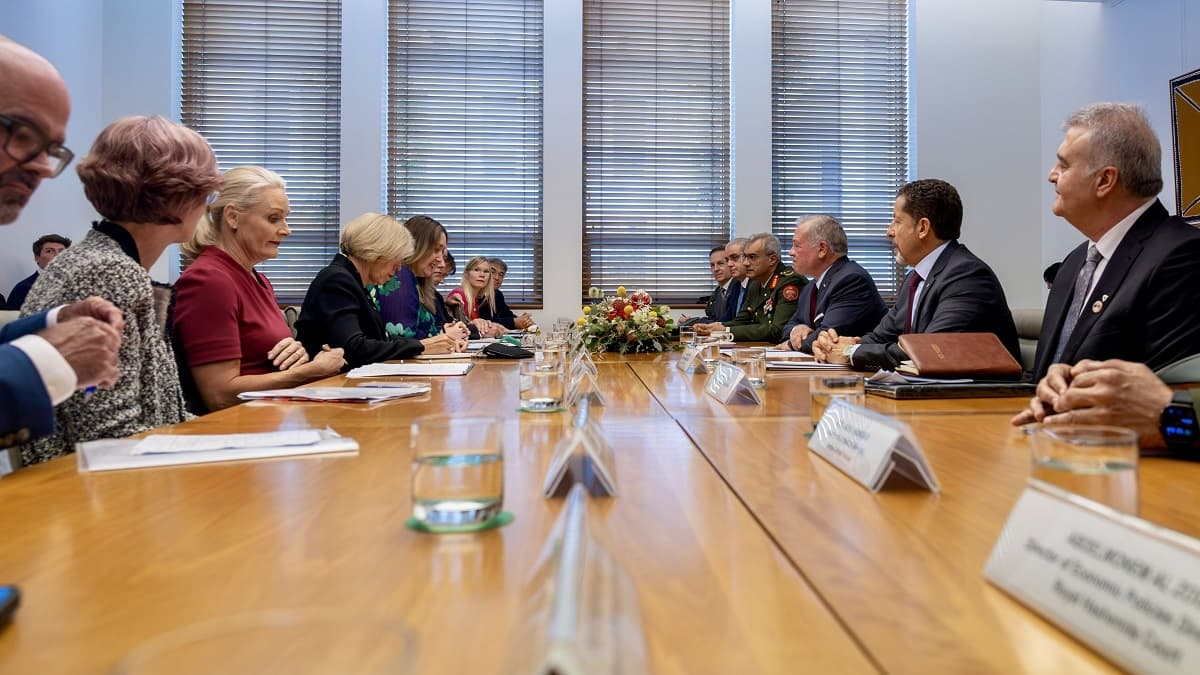 King discusses mental health with Australian reps