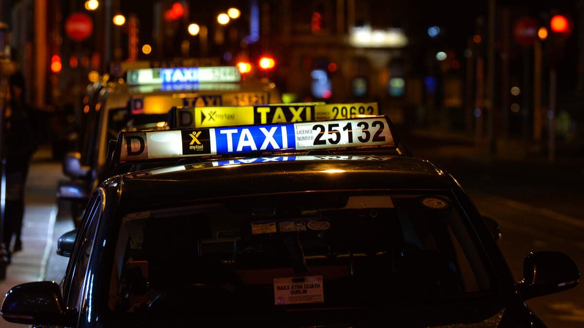 دراسة تكشف أن صعوبة العثور على سيارات أجرة في وقت متأخر من الليل تؤثر على سكان Dublin