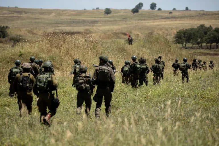 Reserve troops move into Syria
