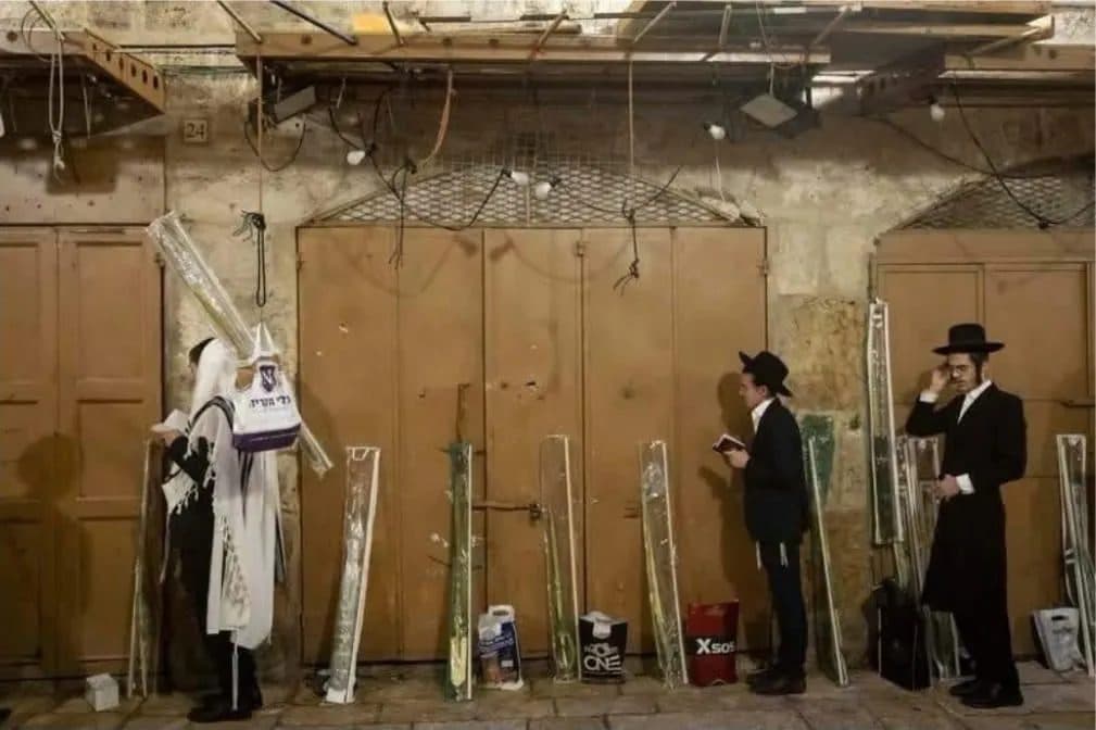 Jerusalem police shut 56 stores in Qattanin
