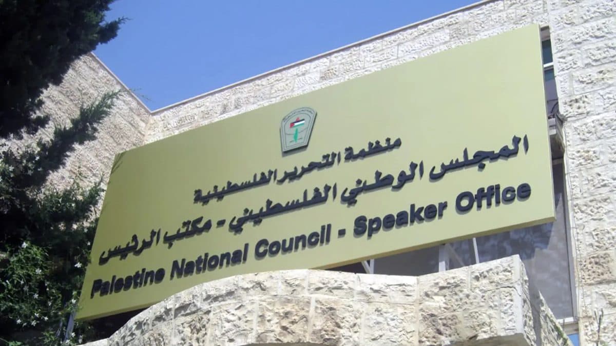 فلسطينيان يرفضان استبعاد الشتات من المجلس