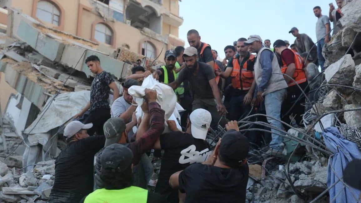 مخاطر تصدعات المباني على نازحي غزة مع اقتراب الشتاء