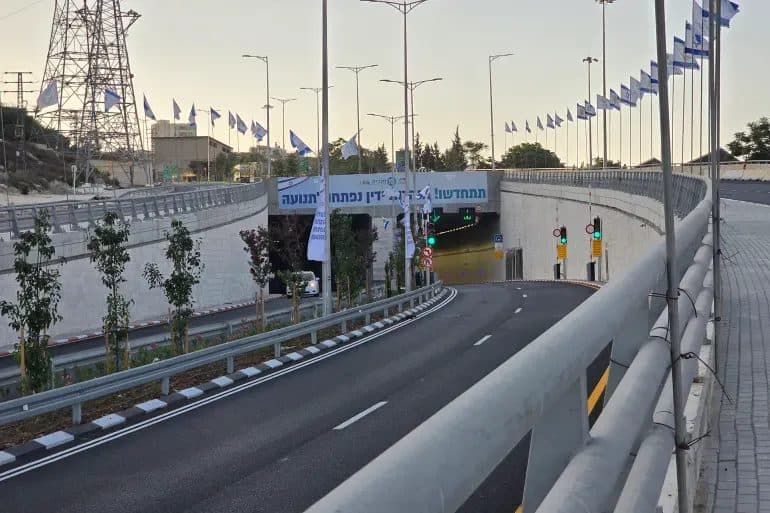 East Jerusalem tunnel and road network
