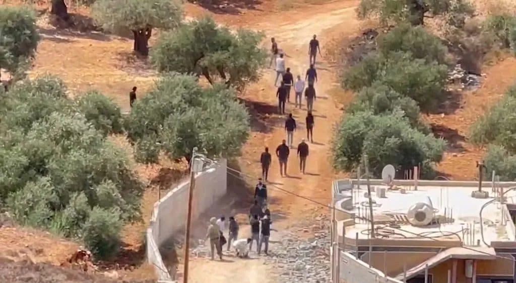 مسلحو المستوطنين يهاجمون قصرة بعد 21 يوما من الحصار