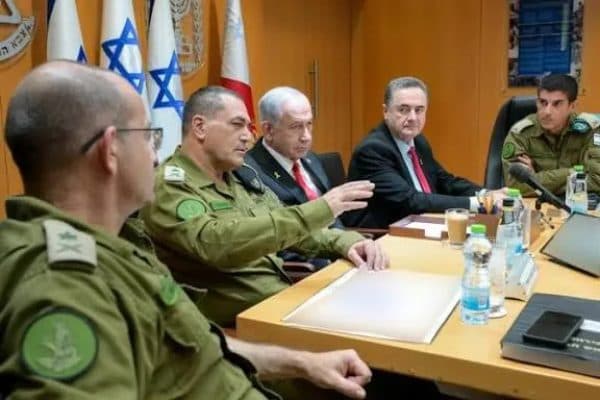 Zamir Alerts Netanyahu on West Bank Unrest